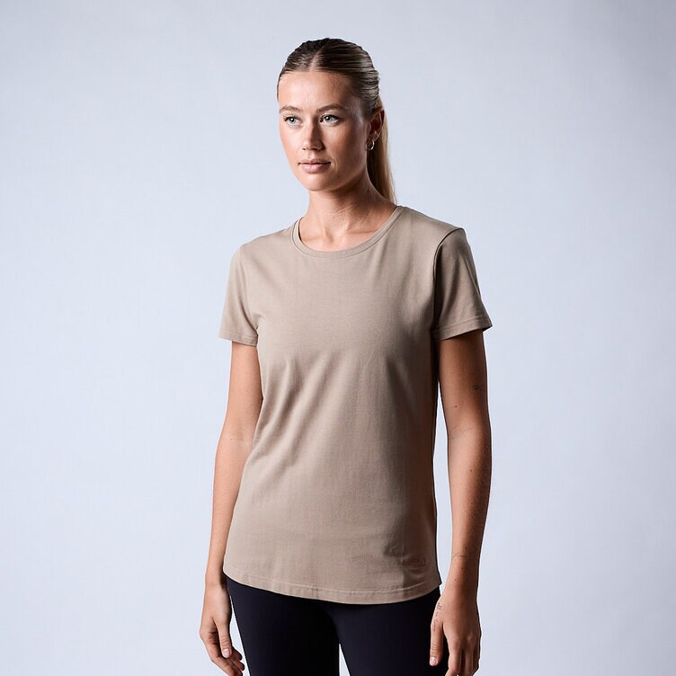CLN Athletics T-shirt träning Beige Dam Bamboo t-shirt wmn Dark Khaki